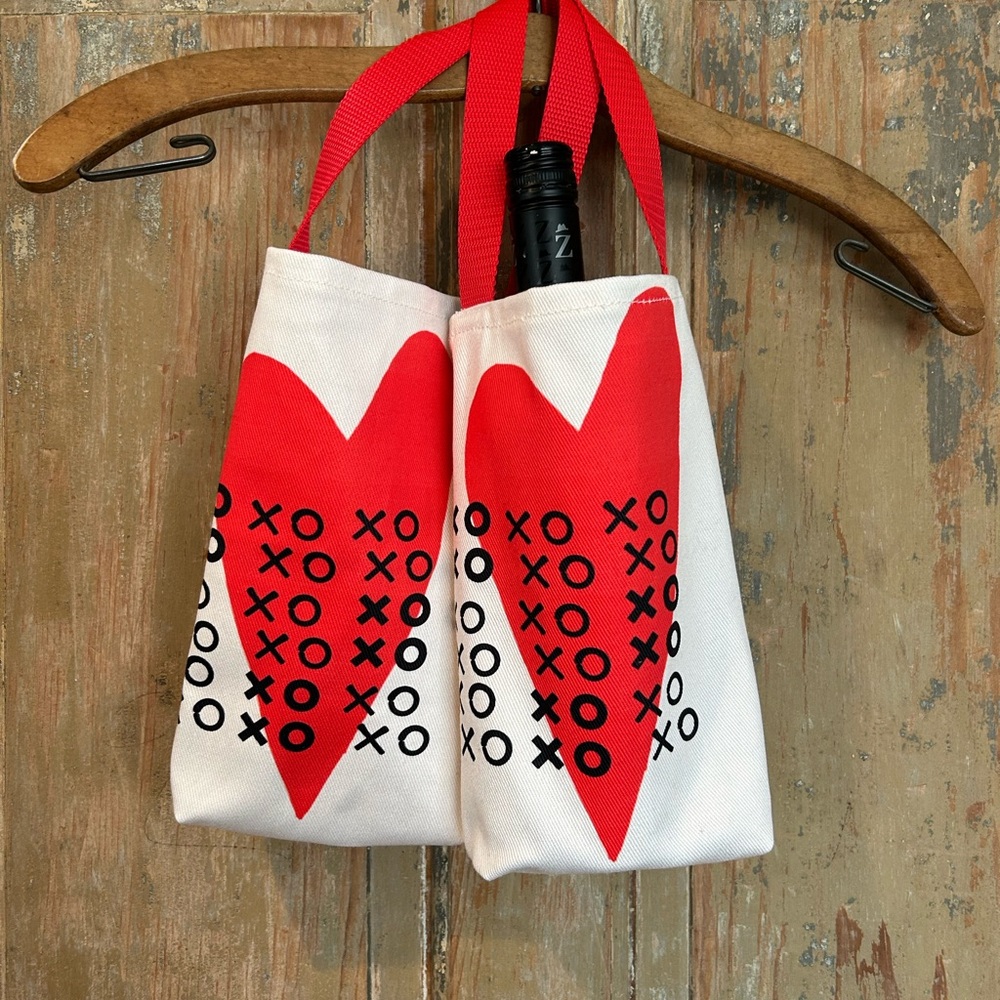 Valentine Wine Tote, Gift Bag, Xs & Os,Makes a great gift for wine, candy, etc.